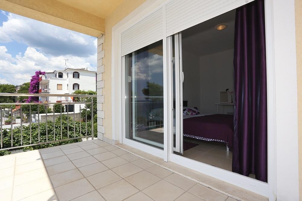 Apartment Dado *